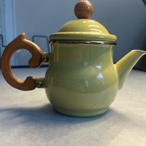 Vintage McKenzie Child’s Victoria Richard Olive Teapot with Wooden Handle
